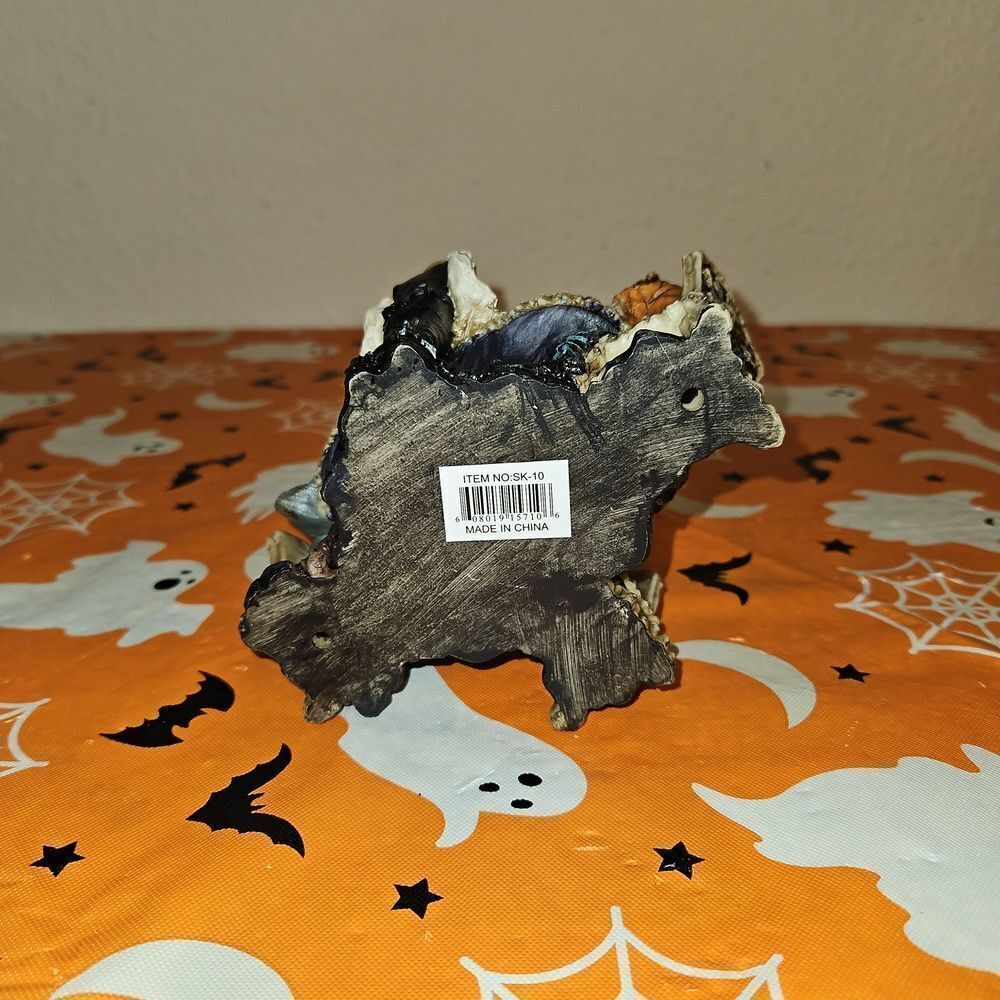 Skeleton Poker Table Figurine Table Decor - Picture 7 of 12
